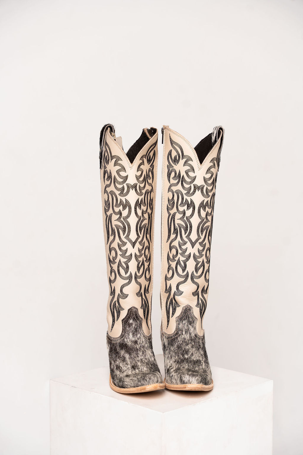 JH Exclusive- Saige-Pelo Granizo- Blanco/Negro -Womens Boots