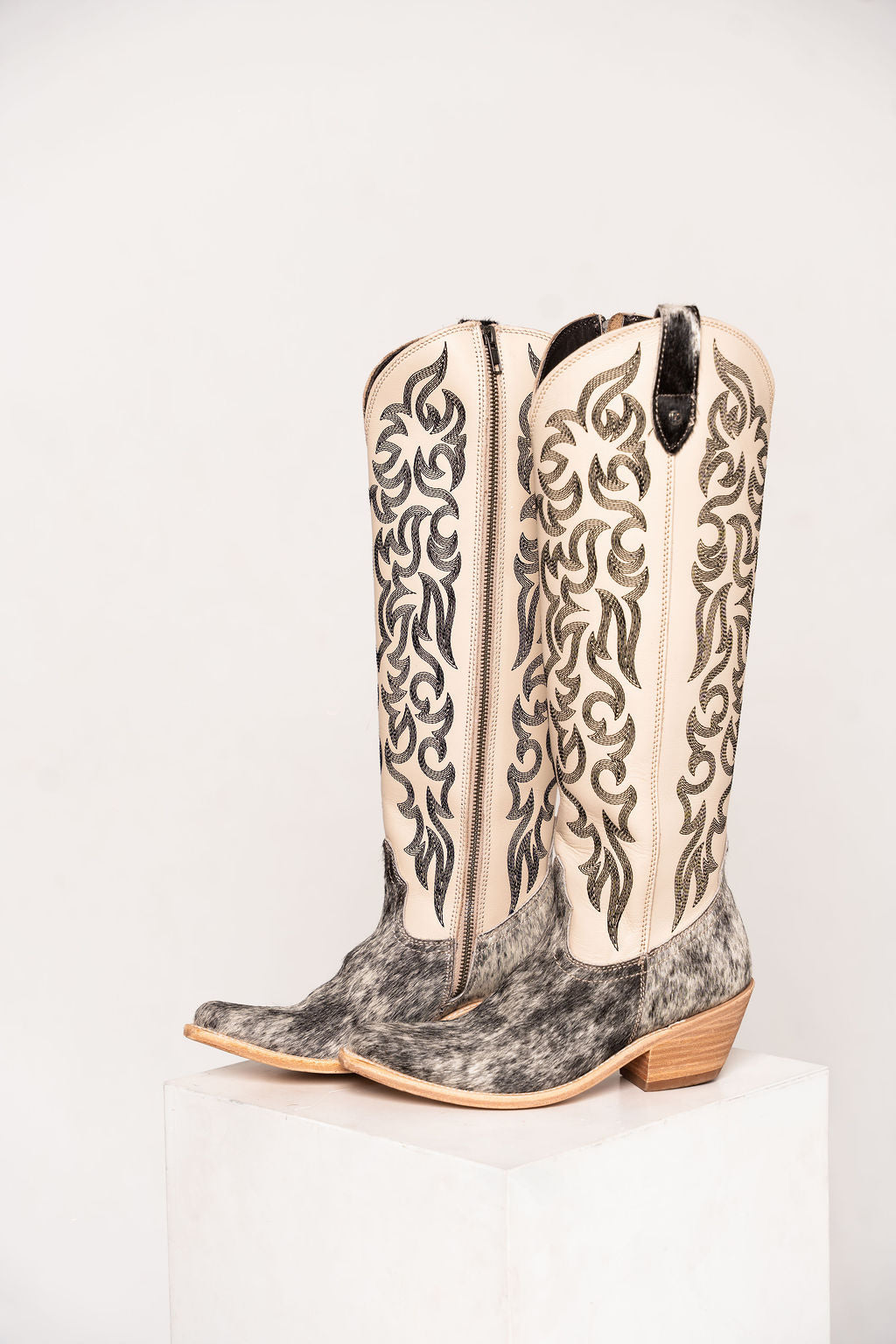 JH Exclusive- Saige-Pelo Granizo- Blanco/Negro -Womens Boots