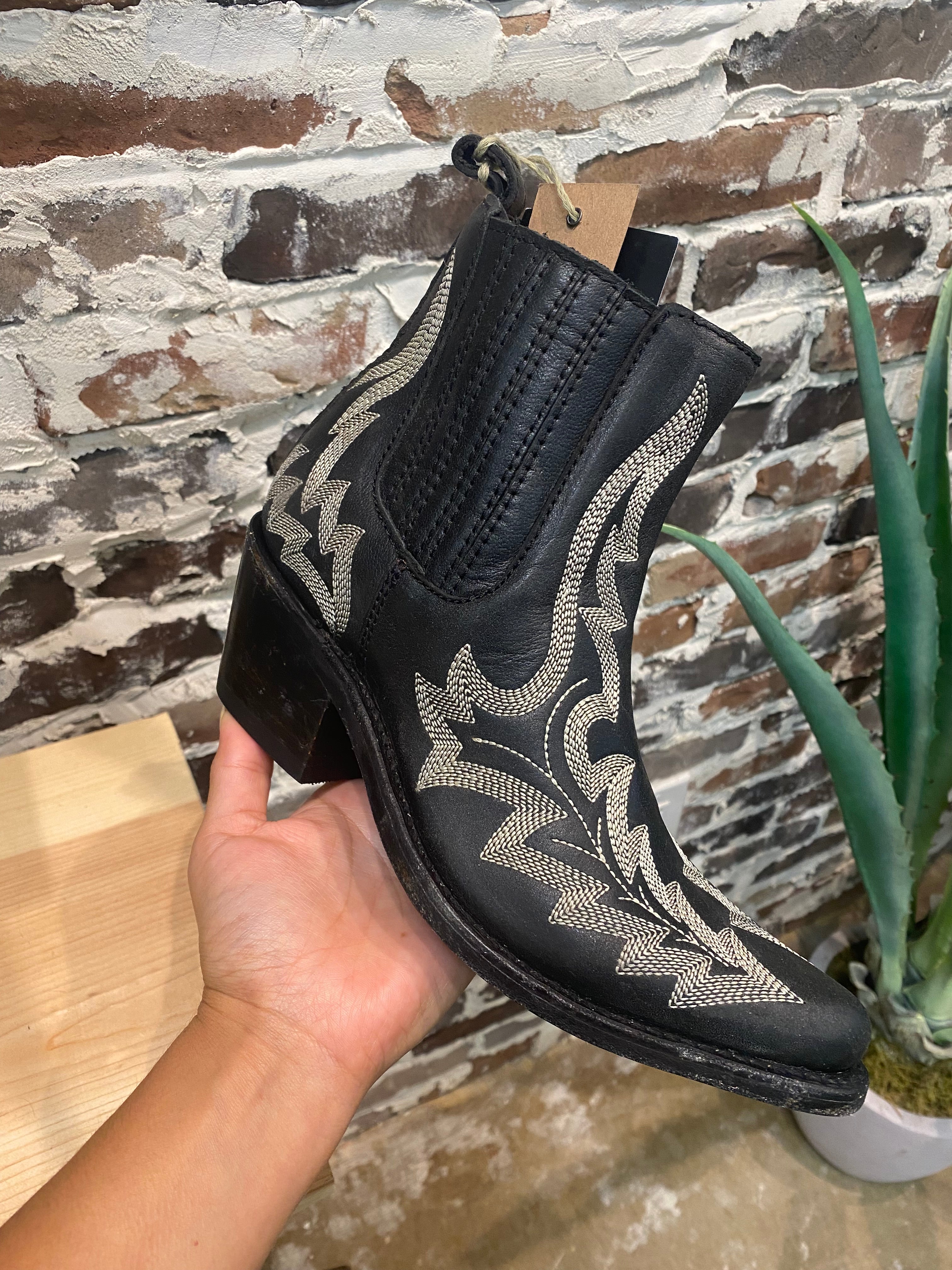 Liberty Black- Simone- Mossi Negro-Womens Boots - Jobes Hats